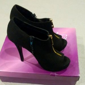 Paprika peep-toe High heels; Nikky size 7